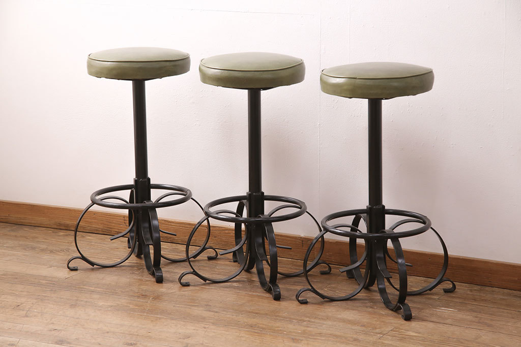 R-049244 ヴィンテージ家具 アメリカヴィンテージ レトロな雰囲気の回転チェア3脚セット(カウンタースツール、ハイスツール、ハイチェア)拍卖