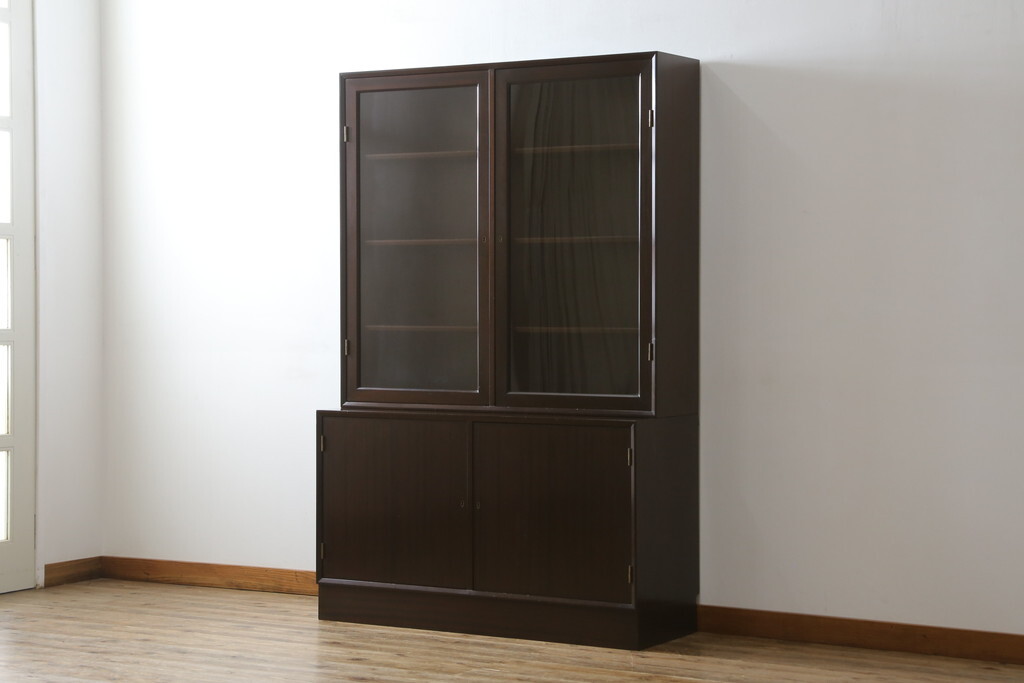 R-061557 デンマークビンテージ ローズウッド材 直線的なデザインが格好良いキャビネット(戸棚、収納棚、食器棚、飾り棚、ヴィンテージ)拍卖