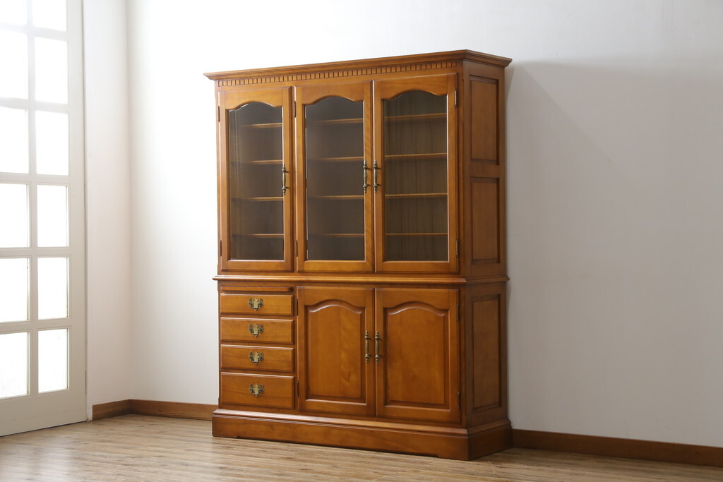 R-072825 中古 美品 横浜クラシック家具 ダニエル(daniel) アーリーアメリカンシリーズ A-204 チャイナキャビネット(食器棚、カップボード)拍卖