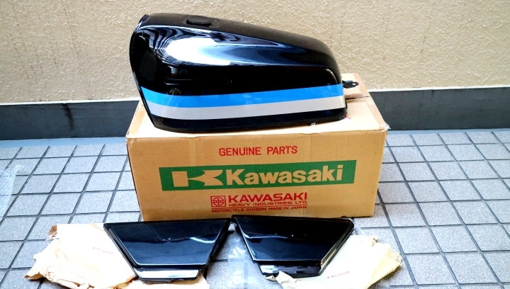 z400fx 400fx カワサキ タンク 外装 テールカウル 純正 未使用 新品 オリジナル塗装 Z400FX 3型拍卖
