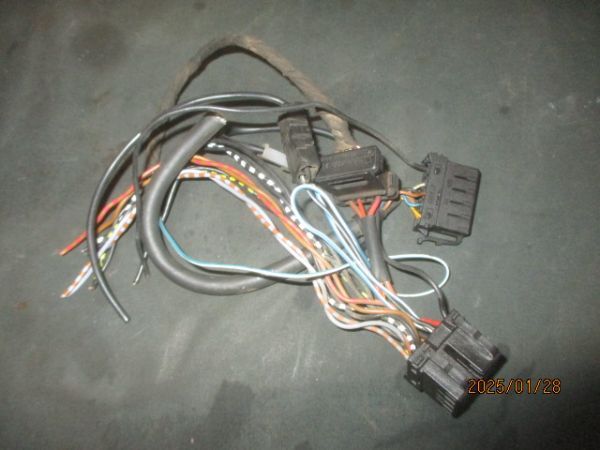 ■ベンツ W124 テープデッキ カップラー 配線 中古 2025453728 2025453628 部品取あり カセットデッキ CD ラジオ AM FM E220 E280 E320■拍卖