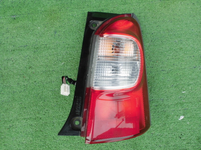 エッセ L235S/L245S 右テールランプ拍卖