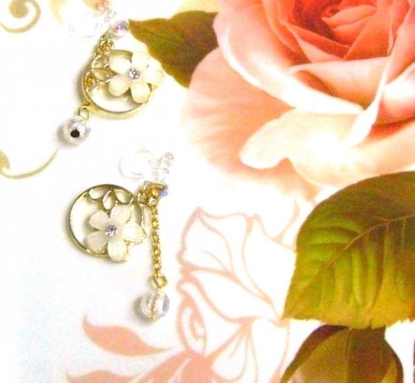 イヤリング ノンホールピアス ホワイフラワー拍卖