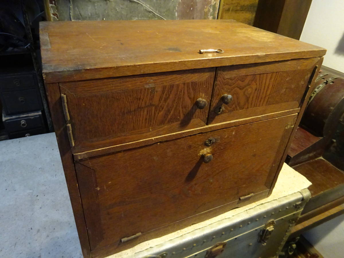 【鍵付きのキャビネット】引き戸古民具引出し収納ケース本棚おもちゃ箱無垢材古道具アンティークインテリアインダストリアル骨董箪笥拍卖