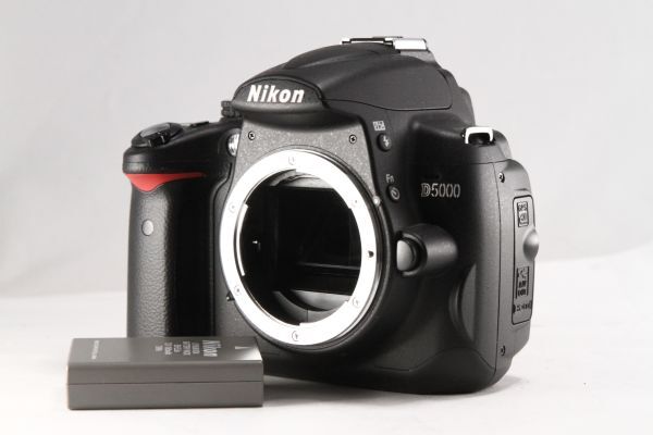 ★訳あり品★ニコン Nikon D5000 ボディ★綺麗な外観 バッテリー付★102980拍卖