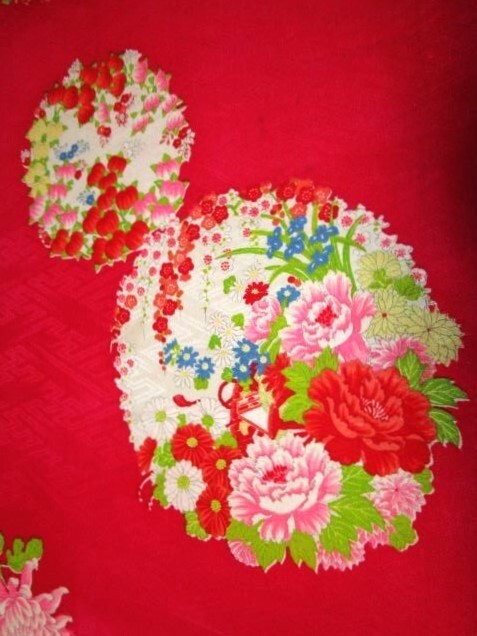 E-98★濃いピンク*牡丹*菊*ダリア*梅*紅葉*綸子*古布はぎれ★文化人形/一閑張り/吊るし雛/市松人形アンティーク/ちりめん細工拍卖