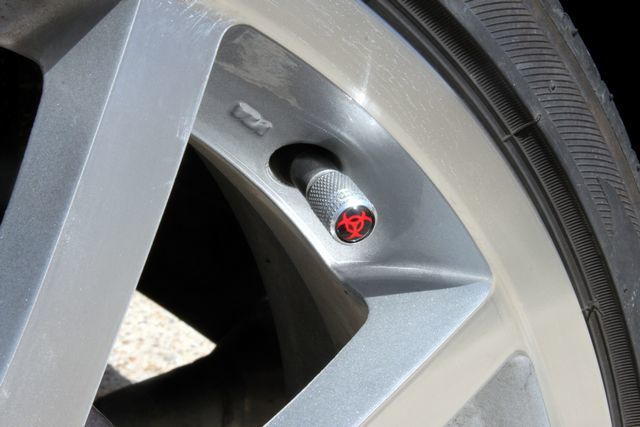 バイオハザードマークエアバルブ エアバルブキャップ カー用品 外装パーツ ホイール タイヤ周辺用品 エア漏れ低減パッキン付き!簡単装着拍卖