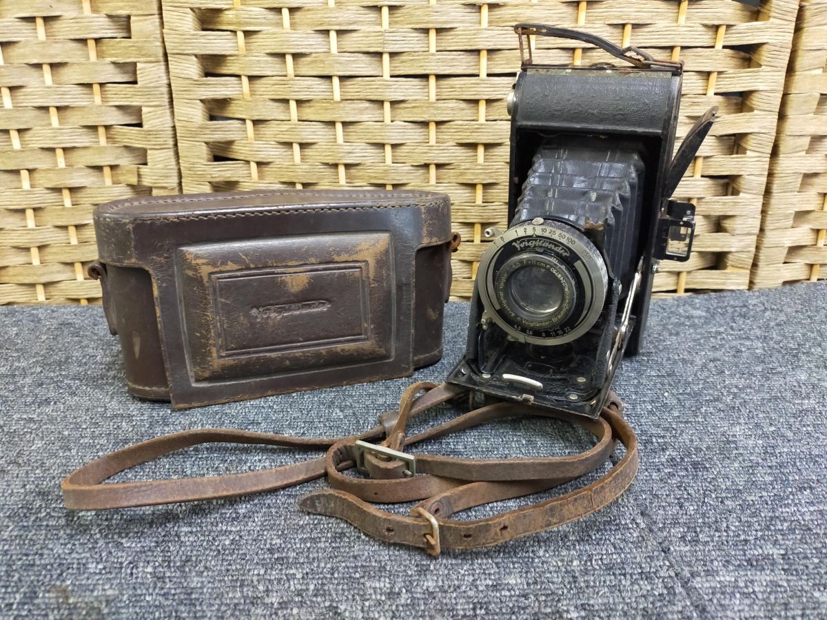 E01-20250226-15 VOIGTLANDER - Braunschweig NO 2248750 F=11cm 1:4.5cm Anastigmat COMPUR + 専用ケース + ストラップ付き拍卖