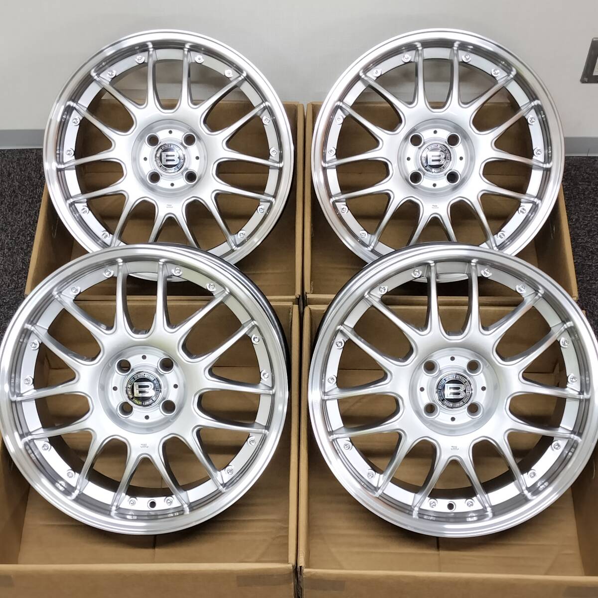 深リム BEYONDI MM01 ハイパーシルバー/マシンリム 17-7.0J +40 4H100 205/40R17 アクア ヤリス タンク フィット ノート スイフト 2533S拍卖