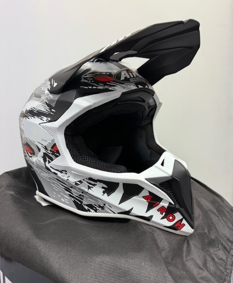 新品 Airoh アイロー オフロードヘルメット WRAAAP DEMON マット サイズ XL 送料込20,500円 箱へこみあり P001817拍卖