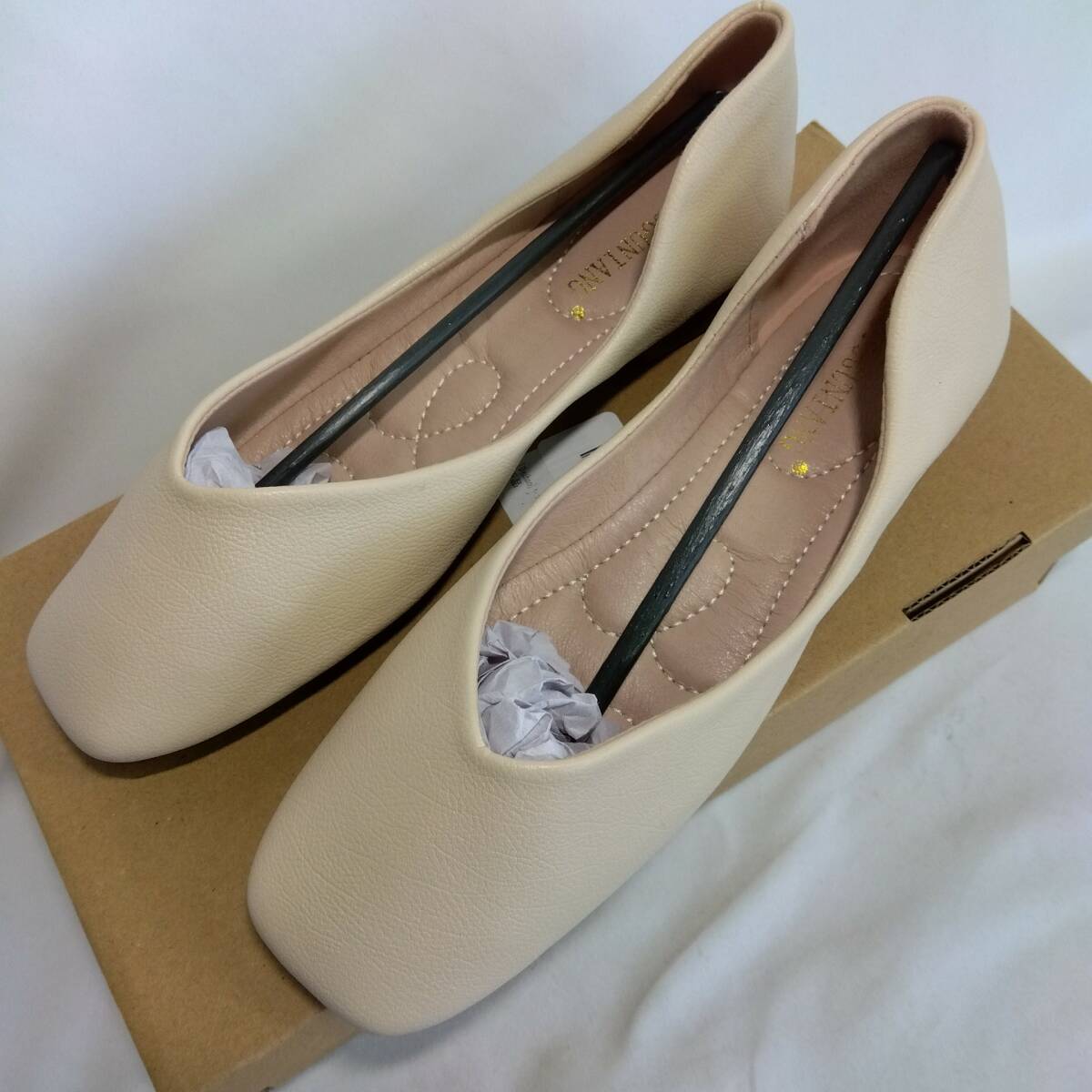 パンプス レディース 歩きやすい ぺたんこ シューズ スクエア トゥ フラット 靴 オフィス 通勤 ベージュ 23.5cm拍卖