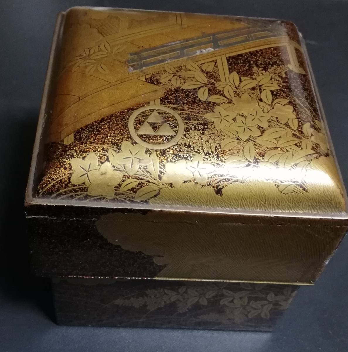 時代漆器 本金蒔絵小箱 鎌倉北条氏 丸に三つ鱗紋 家紋 煎茶道具 古美術品 香道具拍卖