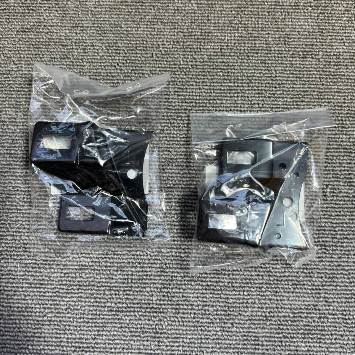 【新品】日産 R32 BNR32 スカイライン GT-R 純正 ヘッドライトブラケット ステー マウント 左右セット★ Bracket assembly, head lamp RHLH拍卖