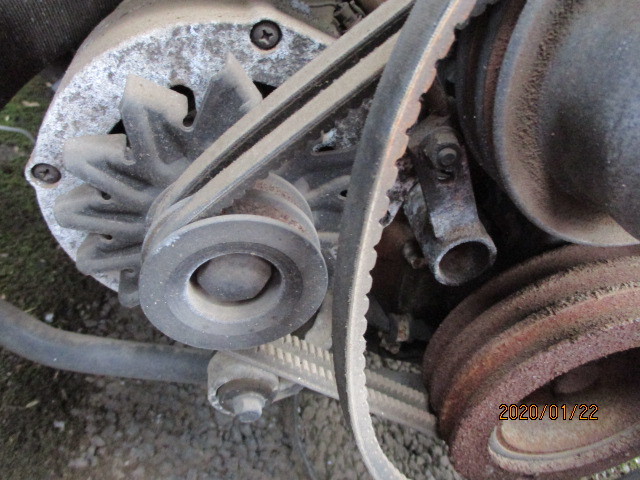 ■ボルボ 240 クラシック オルタネーター 中古 部品取りあり スイッチ リレー ヒューズ モジュール コントロールユニット イグナイター ■拍卖