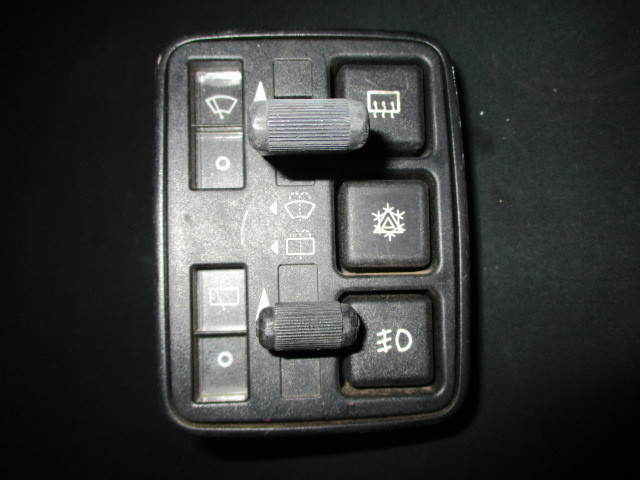 ■フィアット ウーノ ワイパー エアコン フォグ デフロスター スイッチ ホルダー 中古 146A2 013027002 部品取りあり ウノ ウインカー ■拍卖