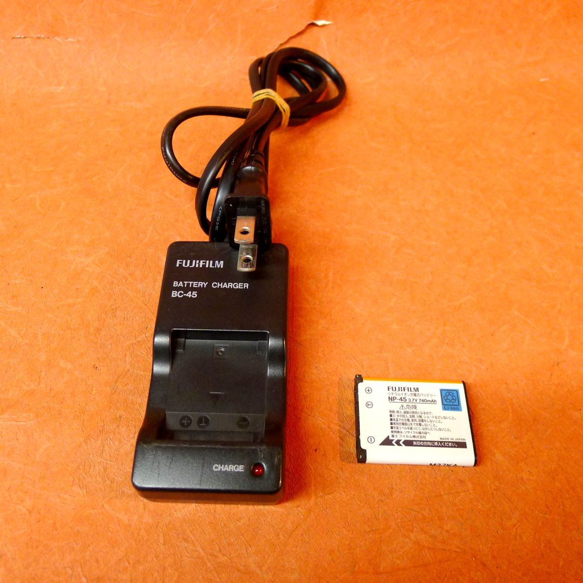 b◆057 FUJIFILM 富士フィルム純正 バッテリチャージャー BC-45 /NP-45 バッテリー /60拍卖