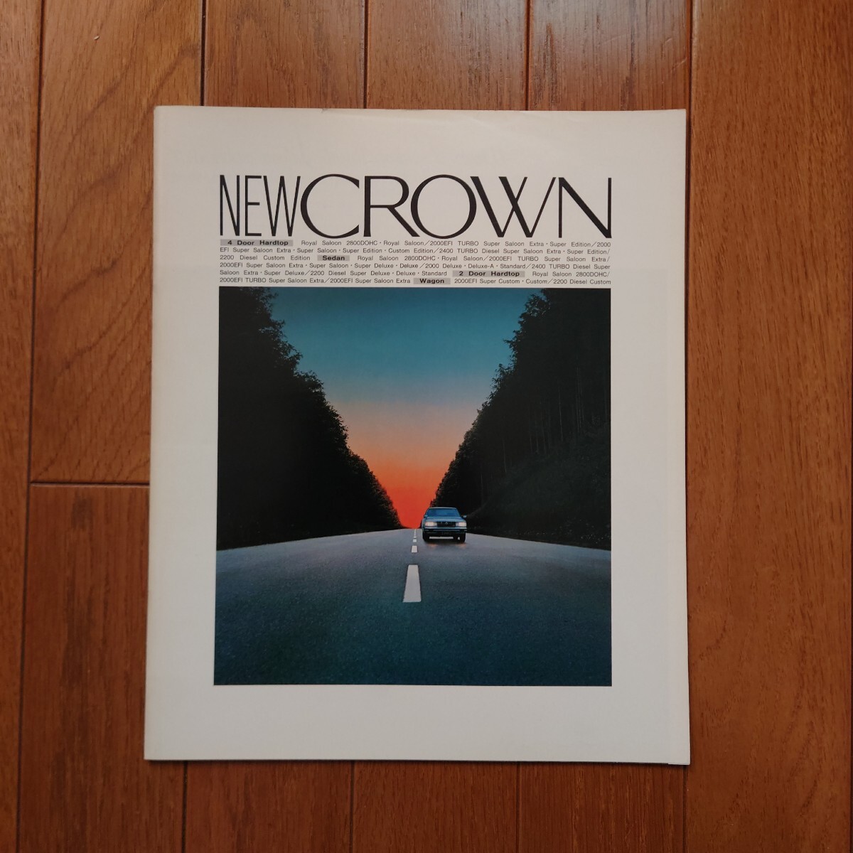昭和57年12月・シール有表紙右上3㎜裂け有・110・クラウン・後期型・40頁・カタログ TOYOTA CROWN拍卖
