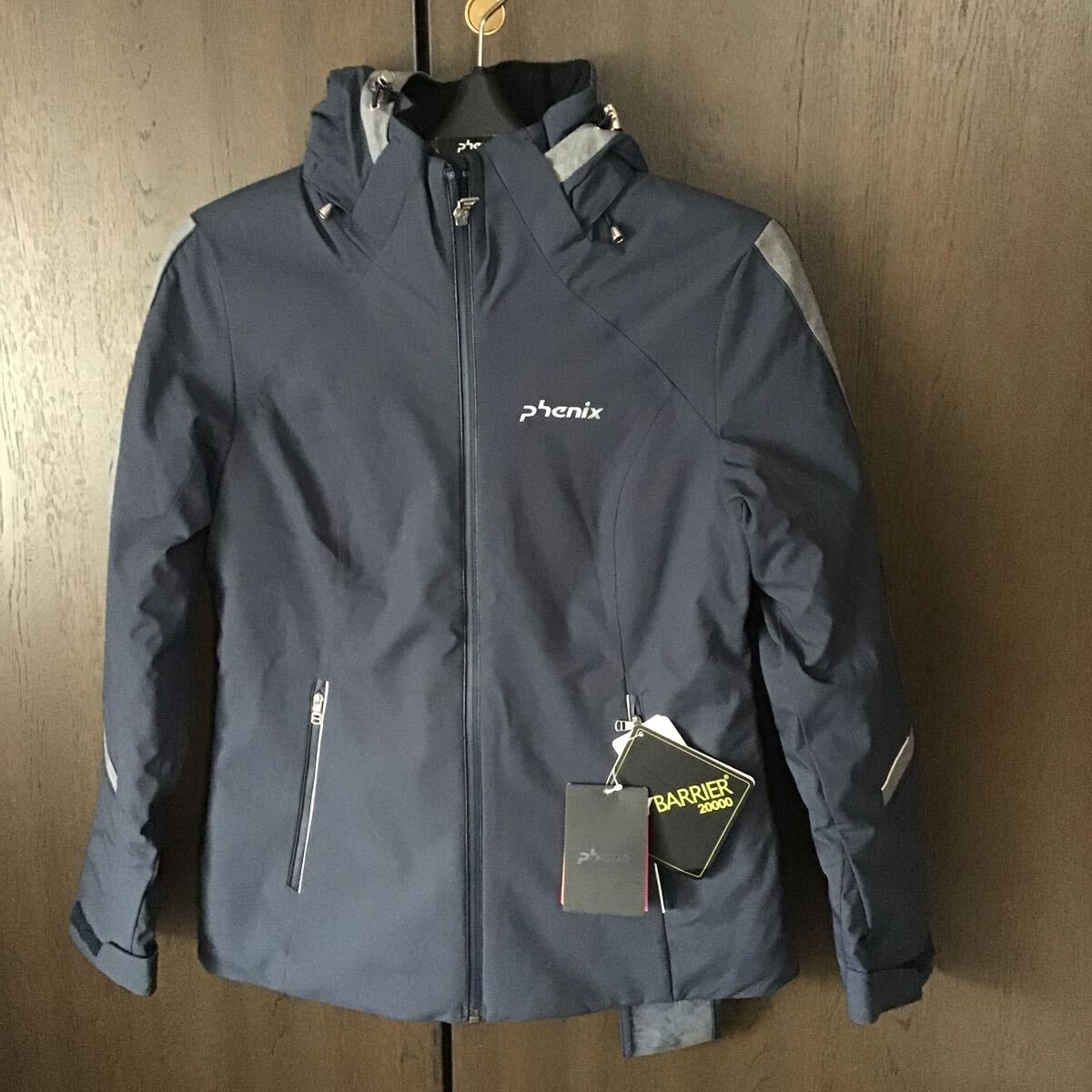 フェニックス♪税込37400円♪チケットホルダー付♪M♪phenix♪高級スキーウェア♪レディース♪ジャケット♪スノボ♪紺系拍卖