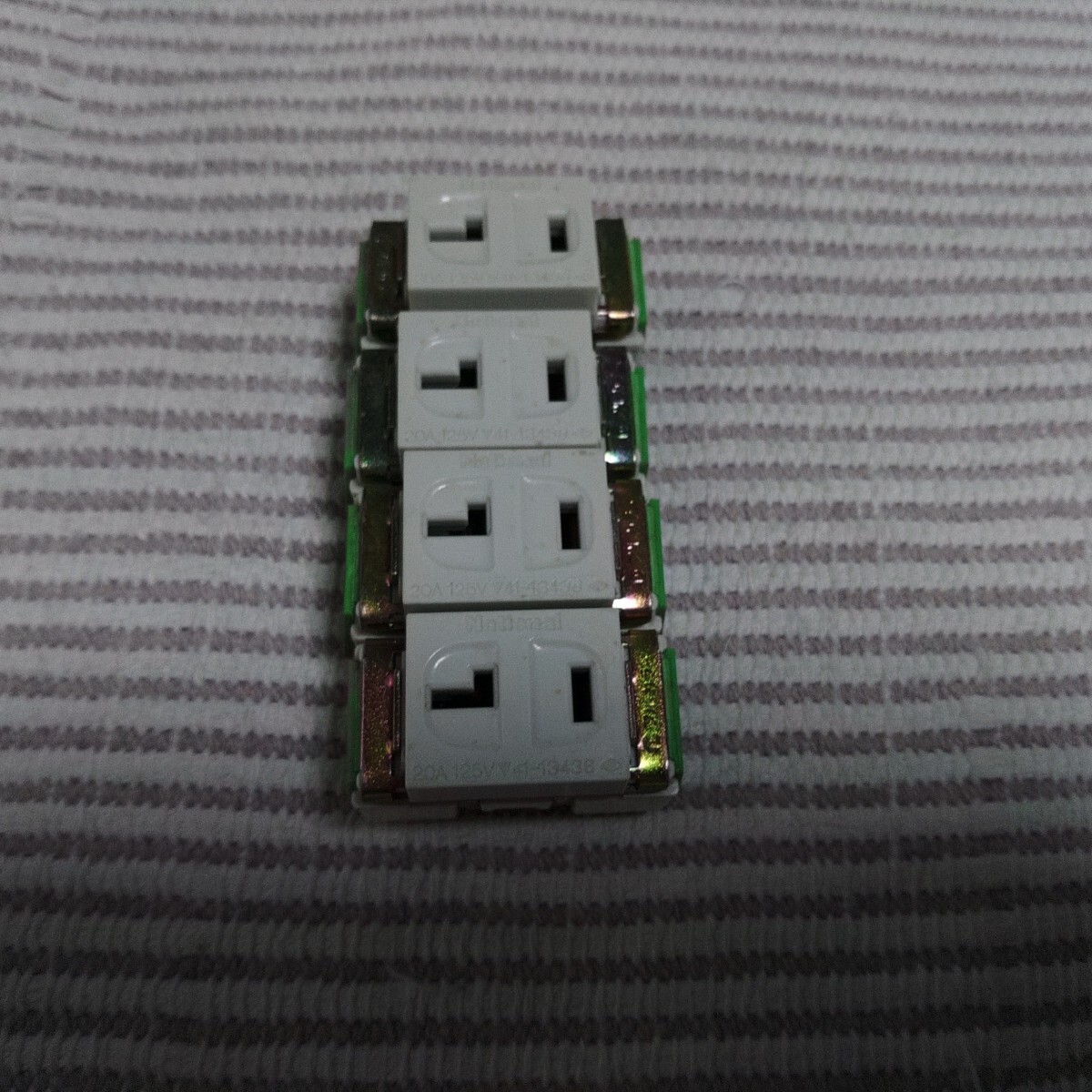 松下 フルカラー WN1221 100V20Aシングルコンセント 新古 4個 ゆうパック60サイズ 拍卖