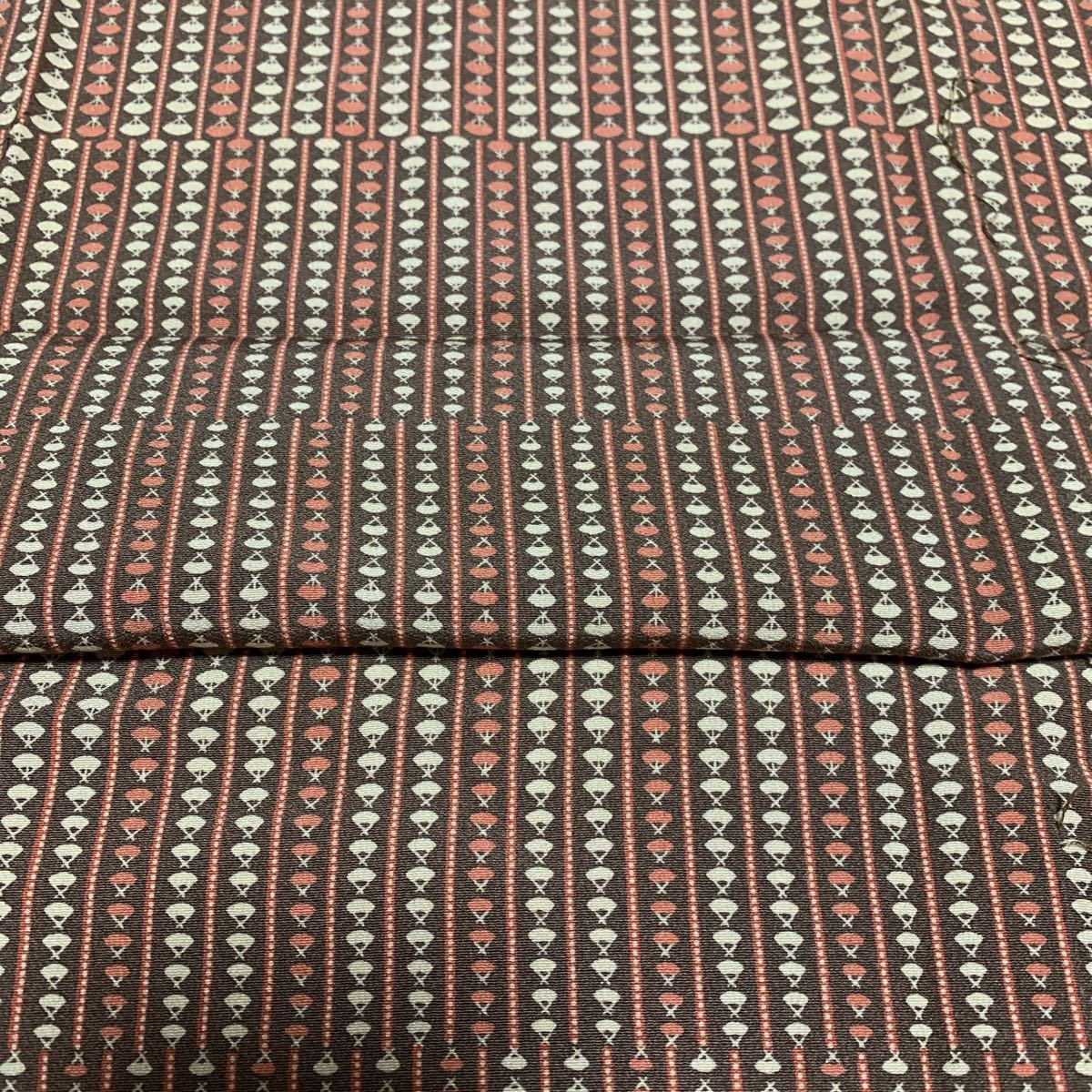 正絹 ちりめん着物ハギレ 約37×78 扇子柄 茶赤茶ベージュ 小紋 縮緬 渋い色合い拍卖