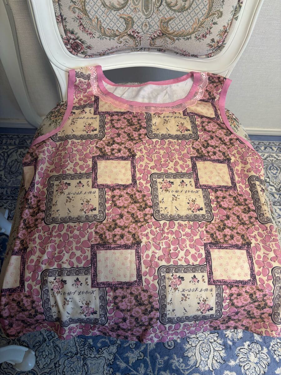 ほぼま未使用 ピンク系フラワー柄ノースリーブ Lサイズ 大きい 伸縮あり トップス 即決あり拍卖