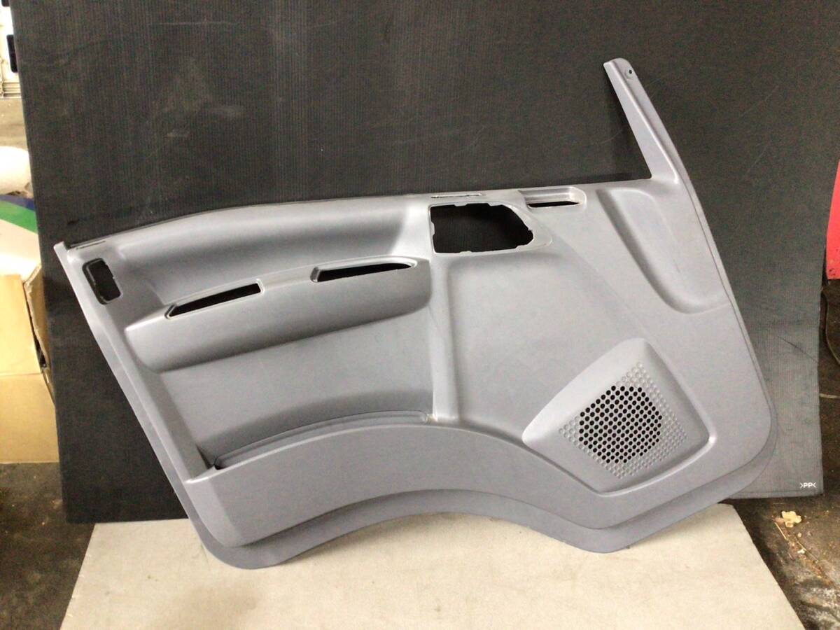 イスズ エルフ ドア 内張り (L) 欠損箇所あり B 240402 ④ 即日発送可 ヤフオク 220s拍卖