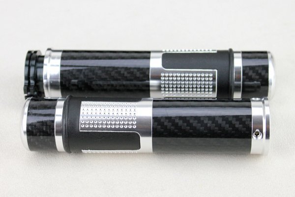送料格安 汎用22.2mmハンドル カーボン/アルミ/ラバーグリップ左右セット黒/銀 rizomaタイプ カーボングリップ アルミグリップ拍卖