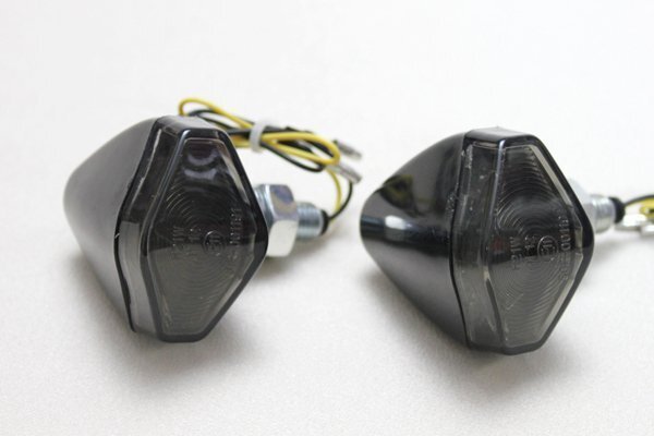 送料格安 スクエアLEDスモークウインカー2個セット XJR400 XJR1200 XJR1300 RZ250R SR400 SRX600 TW225 ドラッグスター400 ダイヤ 黒拍卖
