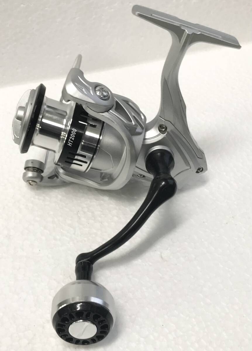 TAKUMI-Sスピニングリール2000☆送料無料☆新品未使用☆シルバー☆左右ハンドル変更可能☆ロータリーグリップ☆アルミ合金スプール☆拍卖