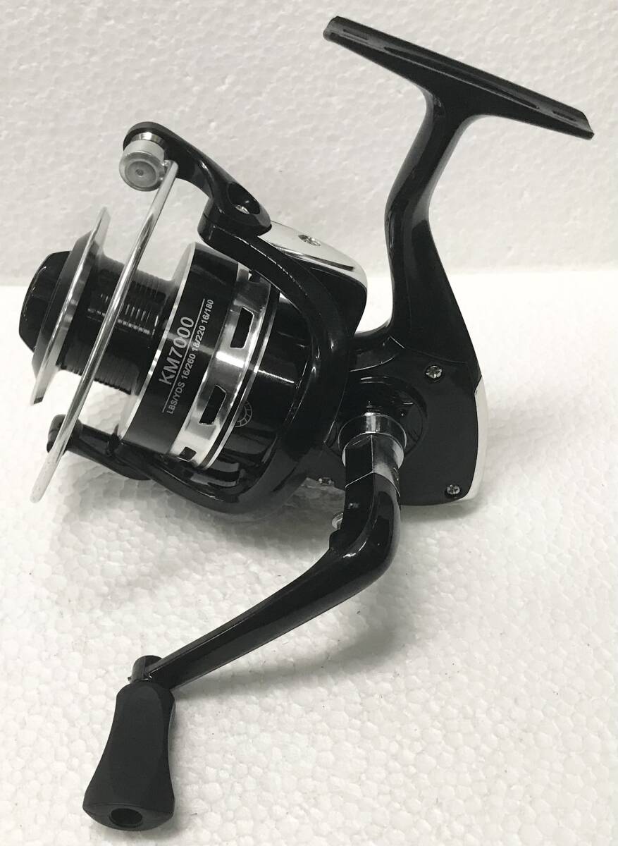 スピニングリールKM7000☆送料無料☆新品未使用☆ブラックシルバー☆左右ハンドル変更可能☆アルミスプール☆拍卖