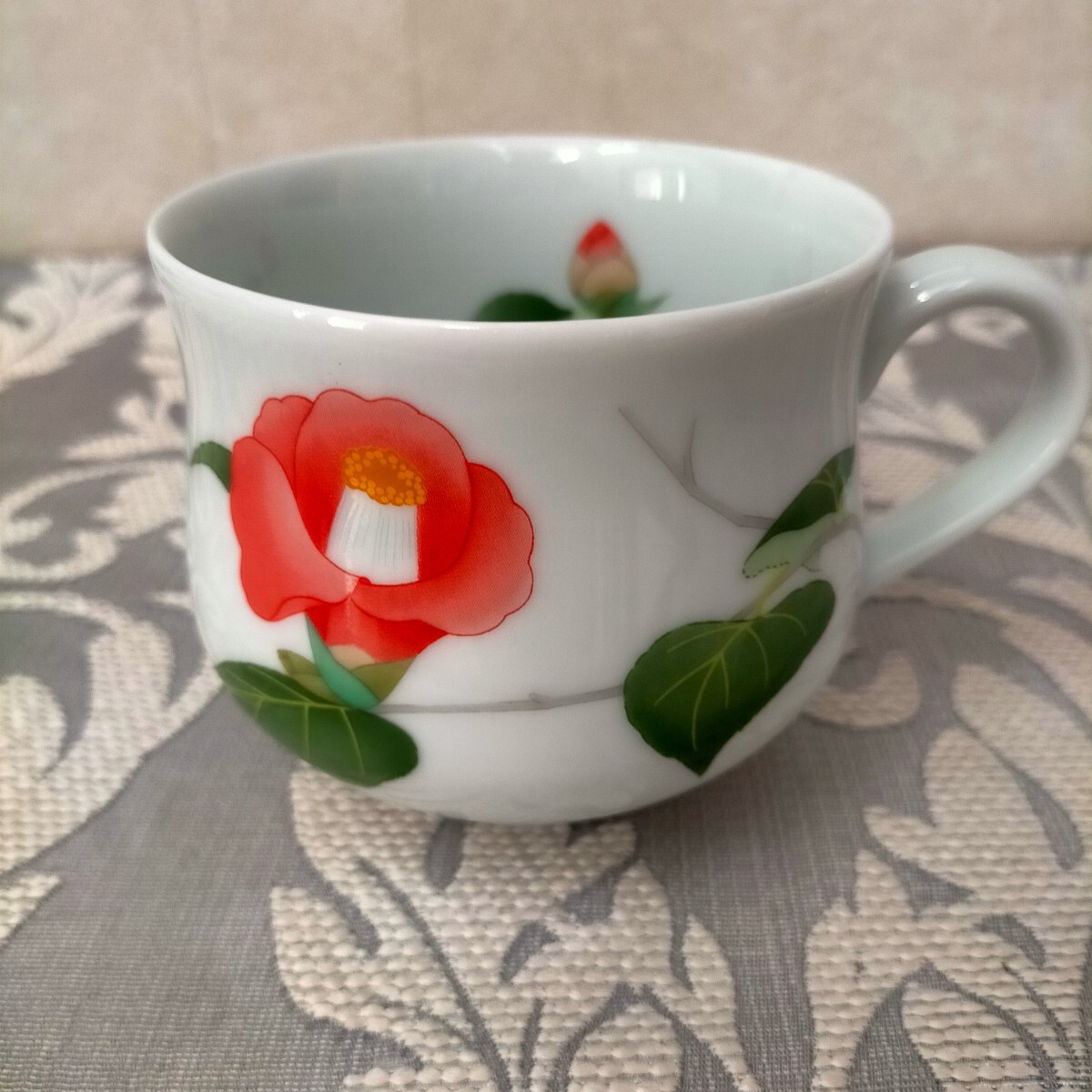 未使用保管品  香蘭社 椿の柄  可憐なマグカップ  内側に絵付けありの逸品  拍卖