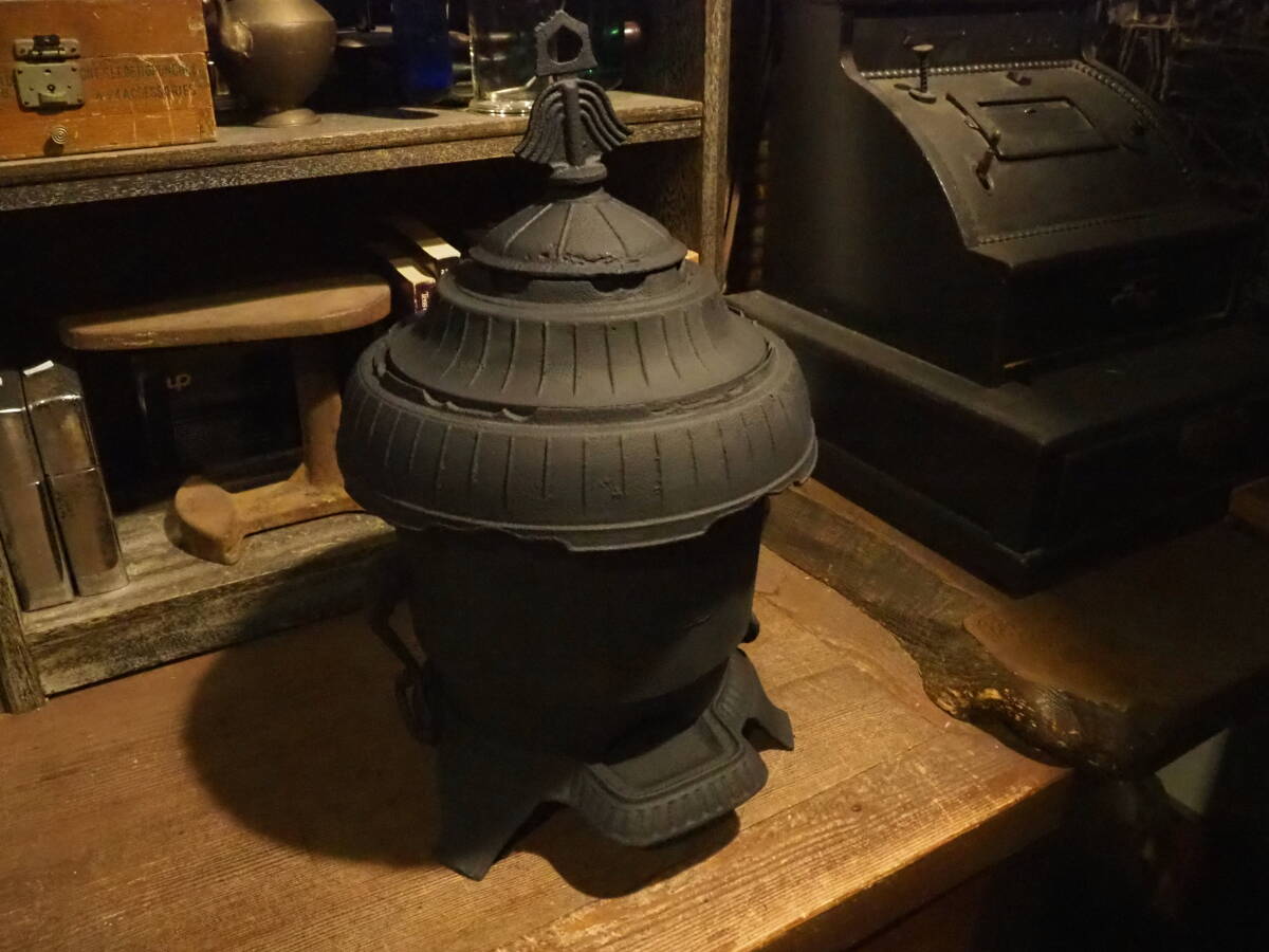 【鉄製石炭ストーブ】鋳物焼却炉インテリア薪ストーブ暖炉コンロ古道具アンティーク七輪インダストリアル骨董バーベキューキャンプ拍卖