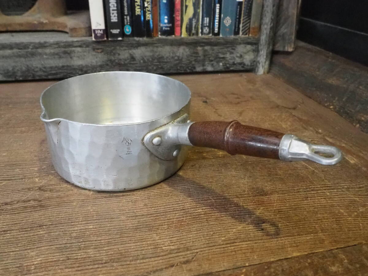 【フランス蚤の市アルマイト片手鍋】ココットキッチンオイルフライヤー古道具アンティークミルク骨董インテリアザル籠ケトルポットキャンプ拍卖