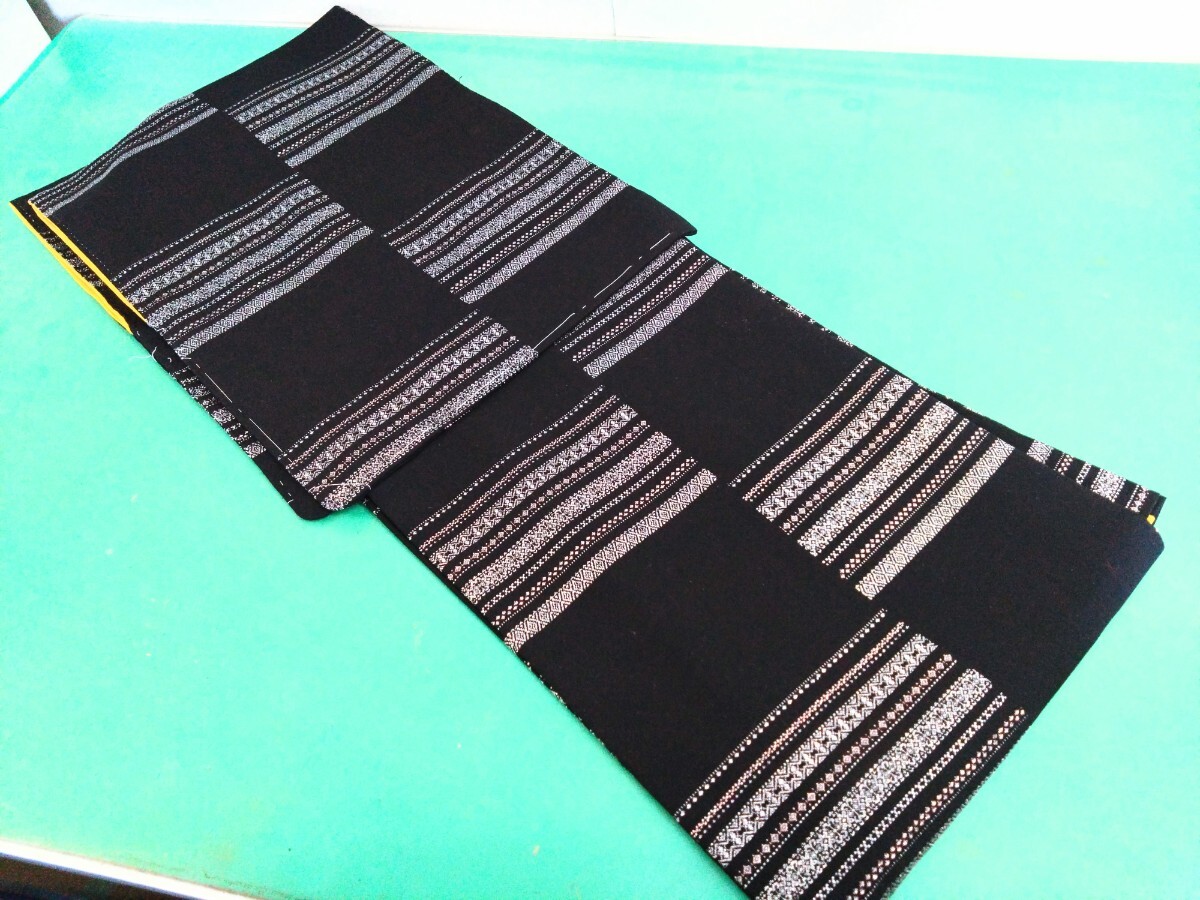 ● 104 未使用品 しつけ糸付 高級 着物 黒地 シルバー ラメ ピンク キラキラ レース柄 市松 模様 縮緬系 ③拍卖