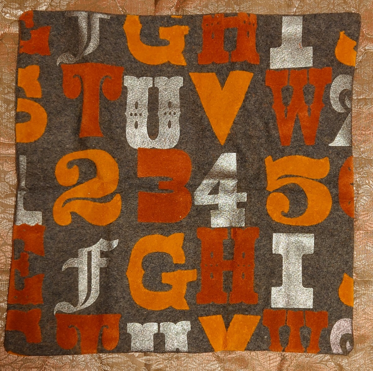 未使用経年品 クッションカバーPIAアイテム:B409-9(グレー)サイズ43×43センチ(ウール60%その他40%)(有)アクセント税込 2310円2012年頃拍卖