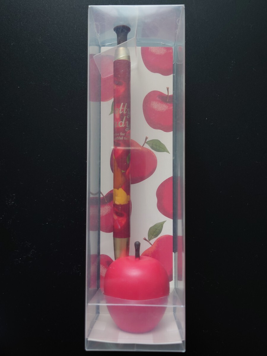 わんわん物語(レディ)ペン&ペンスタンド(りんごモチーフ)税込1760円ディズニーストア店頭で購入 りんご型のスタンドも可愛らしいです拍卖