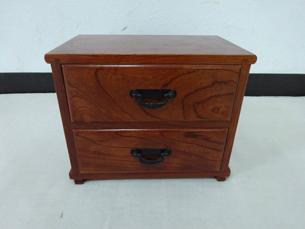 (な-Y-8030) ミニタンス 2段 高山けやき工芸 木製 小物入れ 収納 中古 拍卖