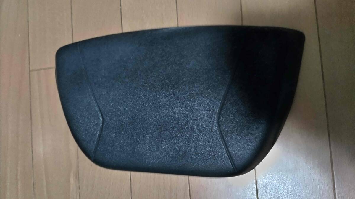 取り付けネジ付き GIVI モノロックケース オプション E370用 バックレスト E109拍卖