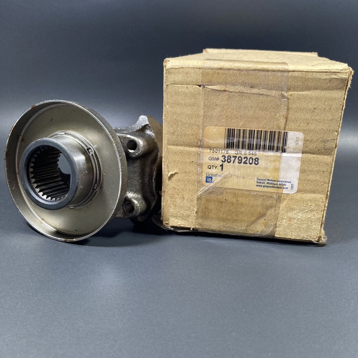 GM純正 3879208 新品 C10 K5 ブレイザー ジミー コルベット リアデフ ピニオン ヨーク フランジ 30スプライン 12ボルト デフカバー用拍卖