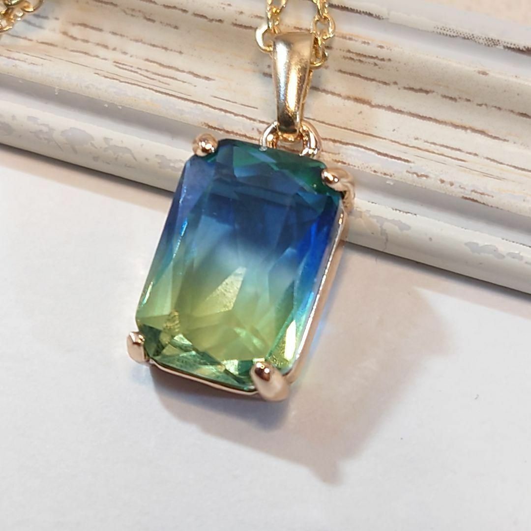 【これからの季節にピッタリ】ブルーとライトグリーンのジルコニアのネックレス拍卖