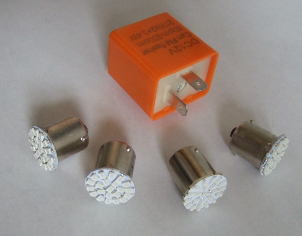 <RL02S07W4-001> ~125㏄ ウインカーLED化キット ウインカーリレーとLED(白・6000K)4個 セット拍卖