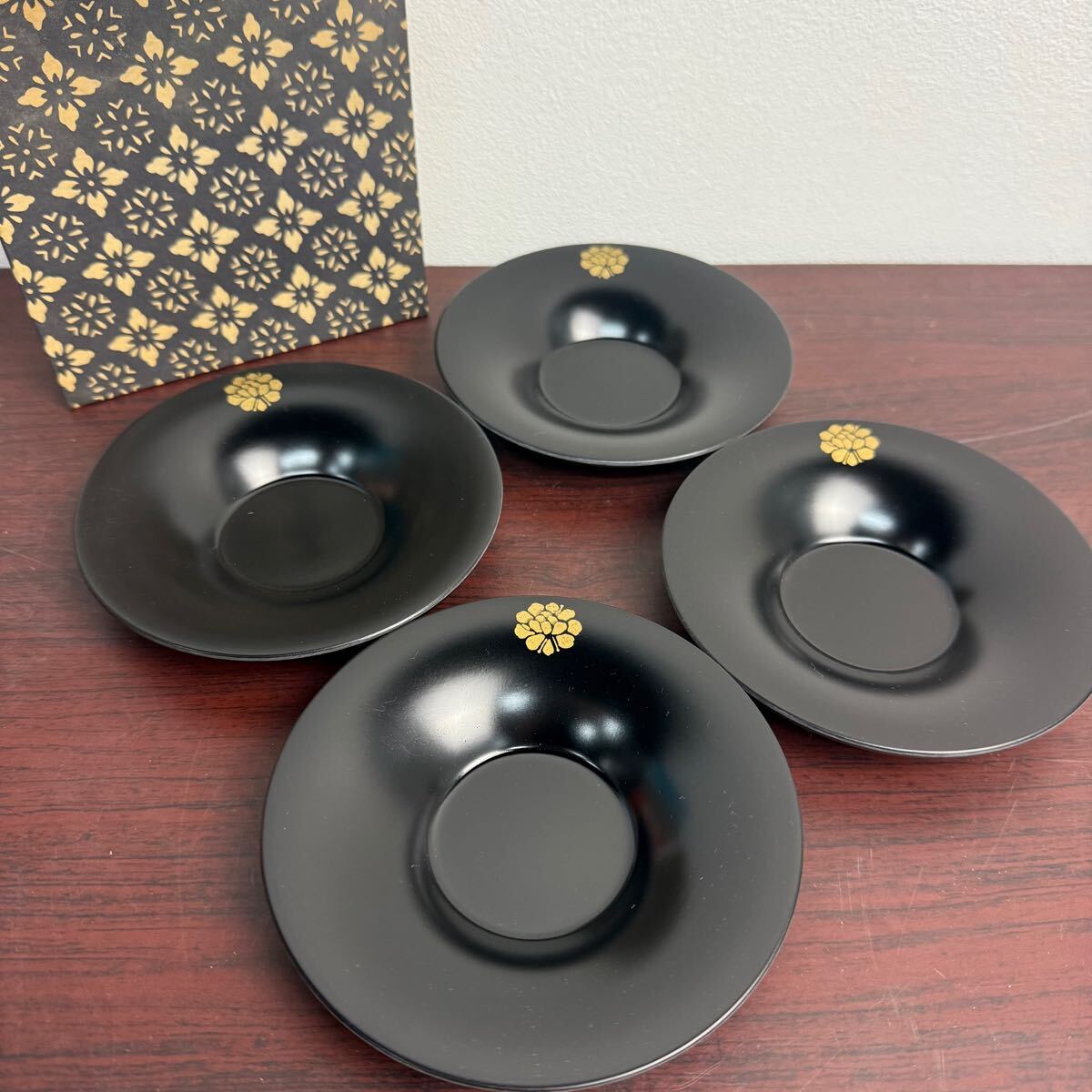 ♪ ヴィンテージ 茶托 東大谷 4枚セット  アンティーク 茶器 茶托 茶道具 花模様 花柄 黒 ブラック拍卖