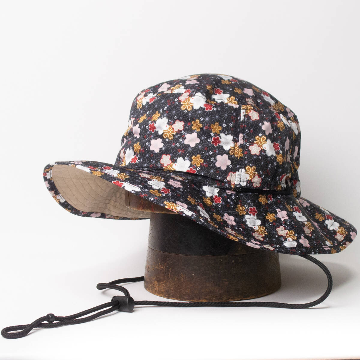 新品 和柄プリント 撥水 アドベンチャーハット 桜 ブラック拍卖
