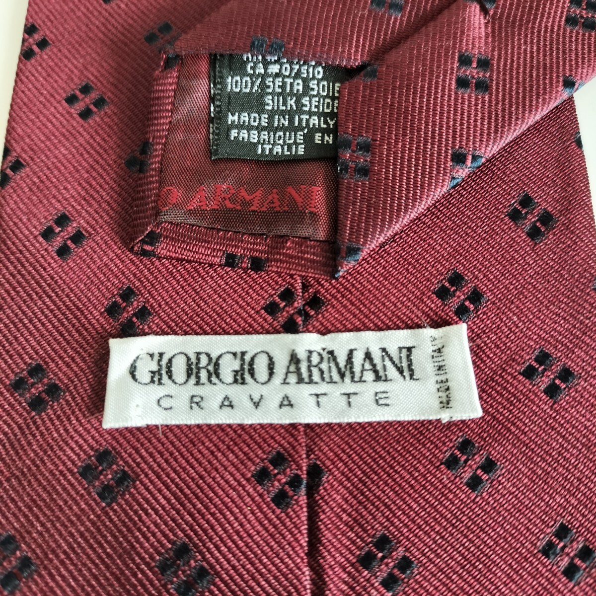 GIORGIO ARMANI(ジョルジオアルマーニ)赤黒4ミクロスクエアドットネクタイ拍卖