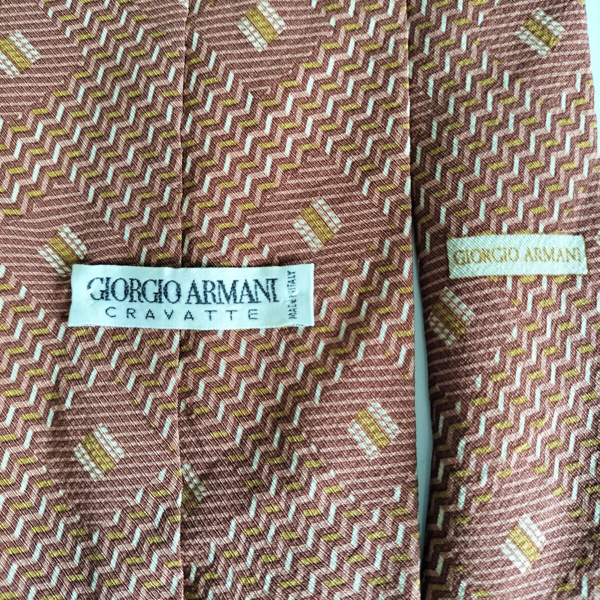 GIORGIO ARMANI(ジョルジオアルマーニ)ボルドー緑波スクエアドットネクタイ拍卖