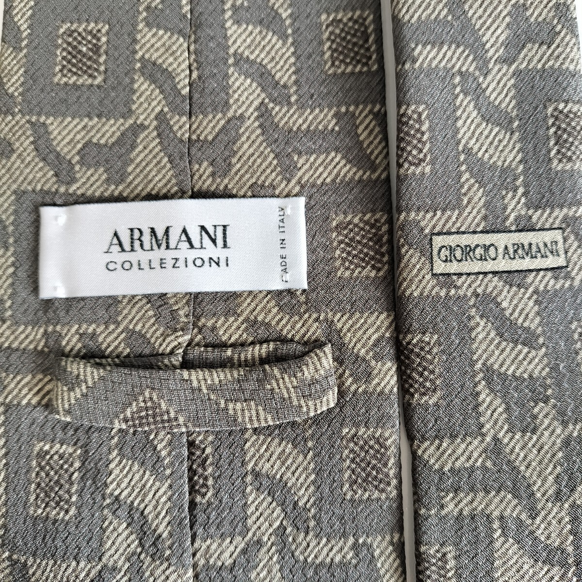 ARMANI COLLEZIONI(アルマーニコレツォーニ)グレースクエア骨柄ネクタイ拍卖