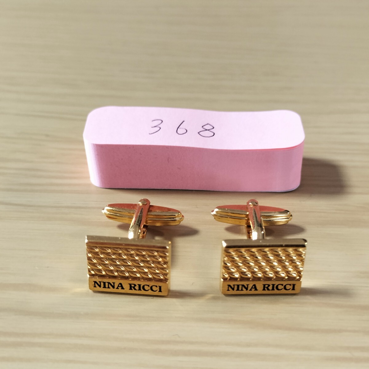 NINA RICCI( ニナリッチ)368ゴールドスクエアブランド名カフス、カフリンクス、カフスボタン、拍卖