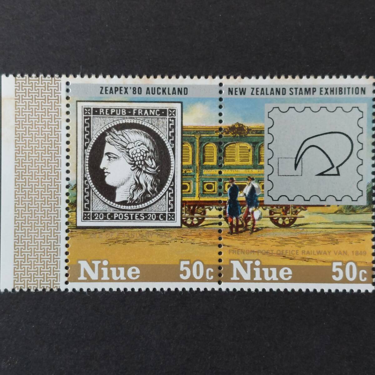 K602 ニウエ切手「ローランド・ヒル没後100周年記念 2種連刷切手(タブ付き) デザイン:フランス初切手、エンブレム」1979年発行 未使用拍卖