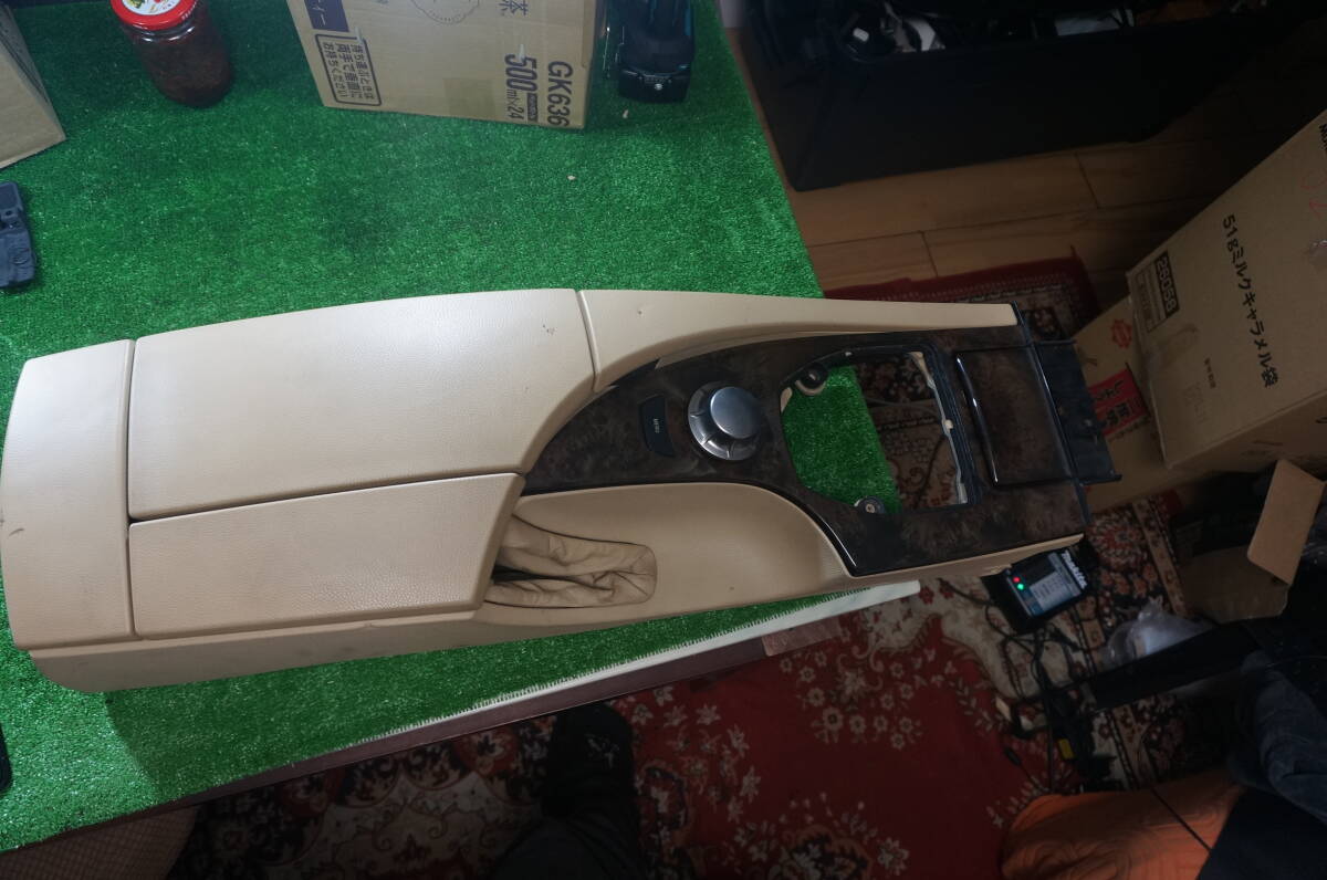 U096 センター コンソール レザー タン ワゴン Xi 2006 BMW 530 ステーション ワゴン XI REST-TOPRM拍卖