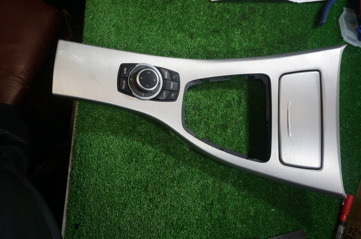 U133 BMW 320i【VA20】純正 シフトパネル/ナビコントロールスイッチ/オーディオスイッチ拍卖